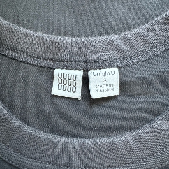 Uniqlo Black Short Sleeve Tee - Picture 4 of 4